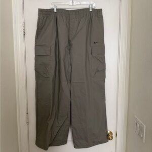 Nike Women’s Gray Mid-Rise Cargo Pants